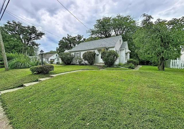Photo 2 of Single family home for sale at 2117 23rd Avenue, Rock Island, IL 61201 | MLS# 12736370 | Listing updated on 2026-09-22