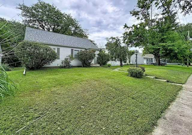 Photo 3 of Single family home for sale at 2117 23rd Avenue, Rock Island, IL 61201 | MLS# 12736370 | Listing updated on 2026-09-22