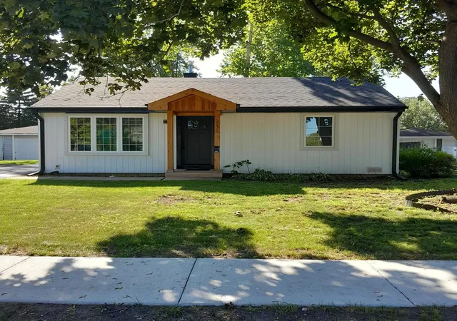 Photo 1 of Single family home for sale at 212 N Louis St, Mount Prospect, IL 60056 | MLS# 12736388 | Listing updated on 2026-09-04