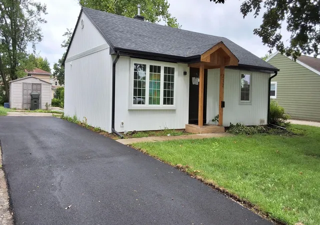 Photo 2 of Single family home for sale at 212 N Louis St, Mount Prospect, IL 60056 | MLS# 12736388 | Listing updated on 2026-09-04