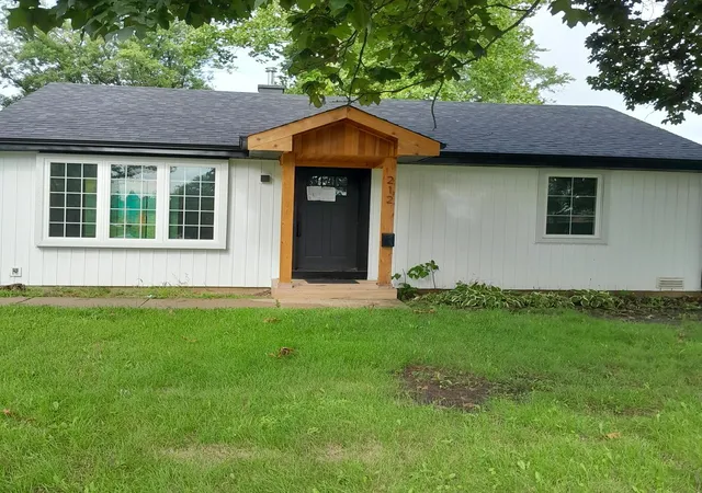 Photo 3 of Single family home for sale at 212 N Louis St, Mount Prospect, IL 60056 | MLS# 12736388 | Listing updated on 2026-09-04