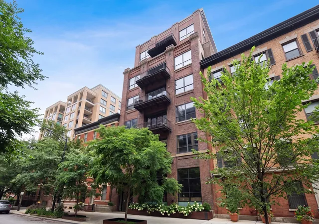 Condo for sale at 152 W Huron St #4, Chicago, IL 60654 | MLS# 12736423