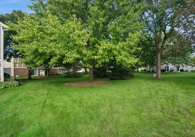 Photo 2 of Townhouse for sale at 1054 Brunswick Harbor #0, Schaumburg, IL 60193 | MLS# 12736430 | Listing updated on 2026-09-16