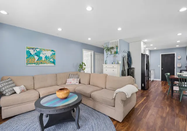 Photo 4 of Townhouse for sale at 1054 Brunswick Harbor #0, Schaumburg, IL 60193 | MLS# 12736430 | Listing updated on 2026-09-16