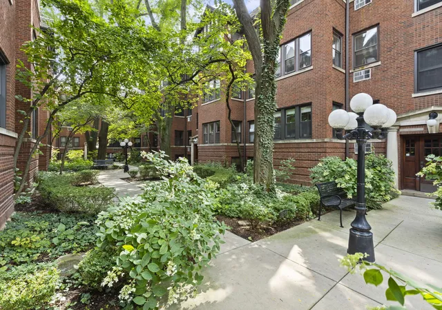 Photo 2 of Condo for sale at 821 Lake St #2S, Oak Park, IL 60301 | MLS# 12736437 | Listing updated on 2026-09-28