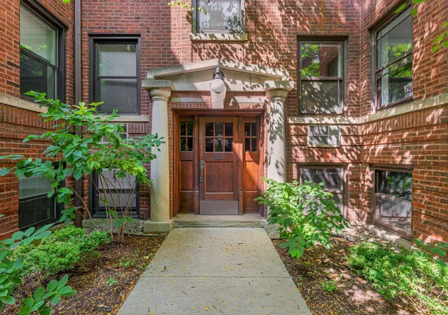 Photo 3 of Condo for sale at 821 Lake St #2S, Oak Park, IL 60301 | MLS# 12736437 | Listing updated on 2026-09-28