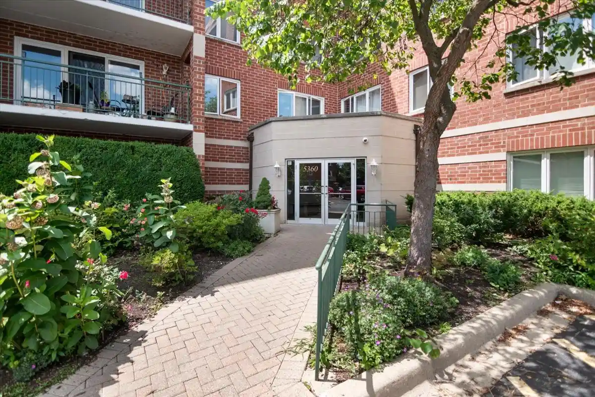 Listing Photo 2 - Condo for sale in 5360 N Lowell Ave located at 5360 N Lowell Ave, Chicago, IL 60630 - Unit #311