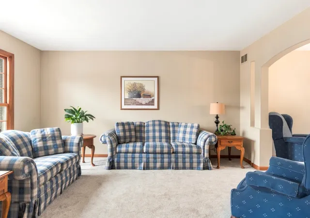 Photo 3 of Single family home for sale at 1225 Willowcrest Ct, Aurora, IL 60504 | MLS# 12736470 | Listing updated on 2026-09-24