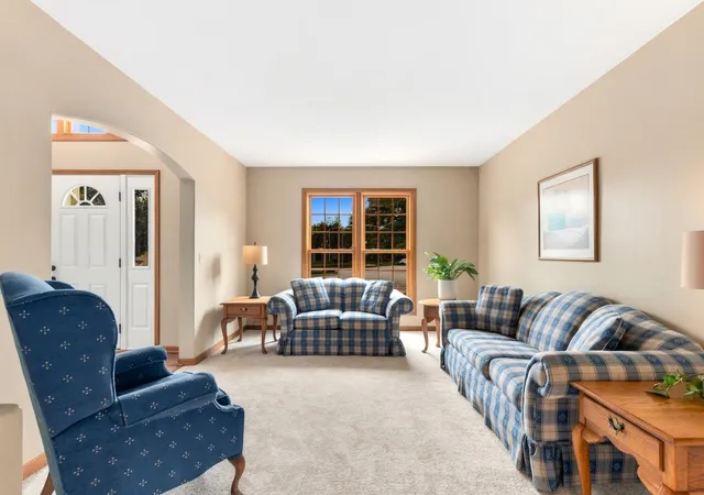Photo 4 of Single family home for sale at 1225 Willowcrest Ct, Aurora, IL 60504 | MLS# 12736470 | Listing updated on 2026-09-24