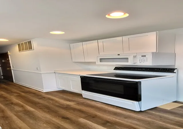 Photo 3 of Sale Pending at 1607 E Maple Ter #2D, Lisle, IL 60532 | MLS# 12736497 | Listing updated on 2026-10-01
