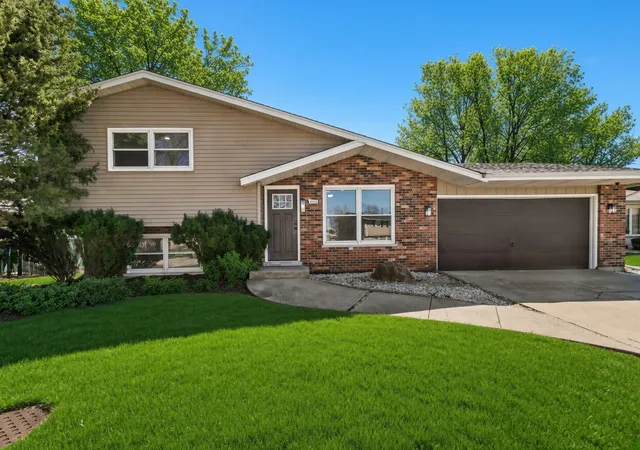 Single family home for sale at 6151 Victoria Dr, Oak Forest, IL 60452 | MLS# 12736602