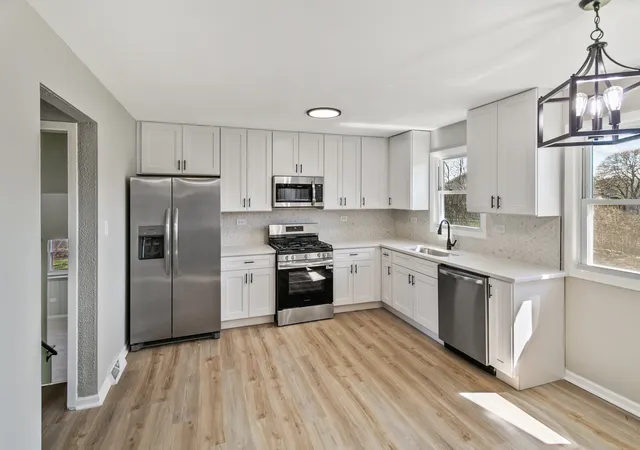 Photo 2 of Single family home for sale at 6151 Victoria Dr, Oak Forest, IL 60452 | MLS# 12736602 | Listing updated on 2026-09-22