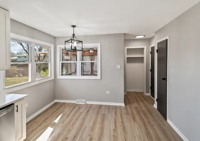Photo 3 of Single family home for sale at 6151 Victoria Dr, Oak Forest, IL 60452 | MLS# 12736602 | Listing updated on 2026-09-22