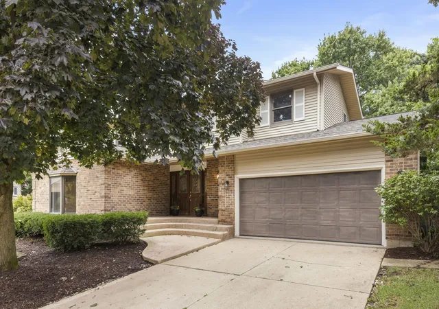 Photo 1 of Single family home for sale at 8 Keystone Ct, Bolingbrook, IL 60440 | MLS# 12736638 | Listing updated on 2026-10-07