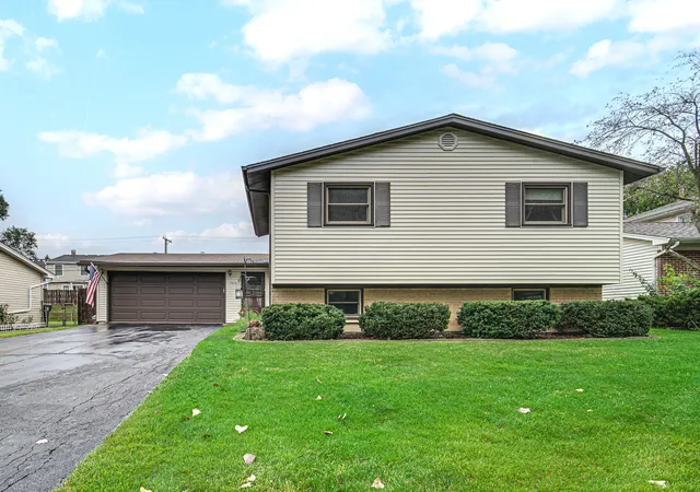 Photo 1 of Single family home for sale at 7515 Northway Dr, Hanover Park, IL 60133 | MLS# 12736657 | Listing updated on 2026-09-21