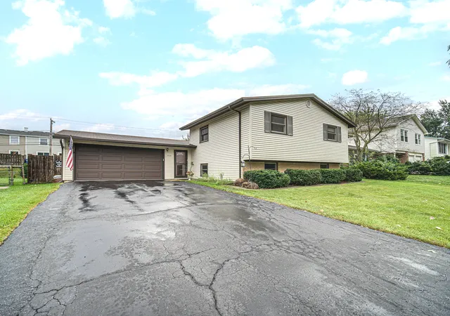 Photo 2 of Single family home for sale at 7515 Northway Dr, Hanover Park, IL 60133 | MLS# 12736657 | Listing updated on 2026-09-21
