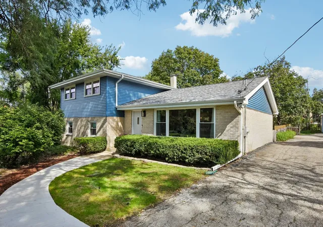 Photo 1 of Single family home for sale at 841 Bloomingdale Rd, Glen Ellyn, IL 60137 | MLS# 12736678 | Listing updated on 2026-10-07