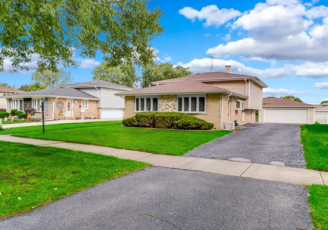 Photo 2 of Single family home for sale at 5448 139th Street, Crestwood, IL 60418 | MLS# 12736680 | Listing updated on 2026-09-29