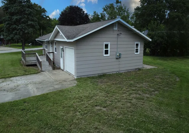 Photo 3 of Single family home for sale at 202 N Madison St, Watseka, IL 60970 | MLS# 12736695 | Listing updated on 2026-09-15