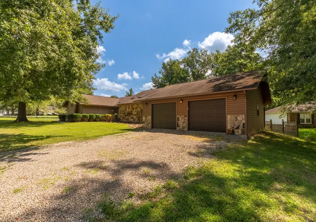 Photo 2 of Single family home for sale at 1109 Mockingbird Ln, Carterville, IL 62918 | MLS# 12736714 | Listing updated on 2026-09-06