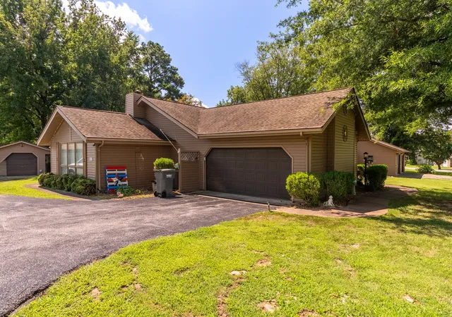 Photo 3 of Single family home for sale at 1109 Mockingbird Ln, Carterville, IL 62918 | MLS# 12736714 | Listing updated on 2026-09-06