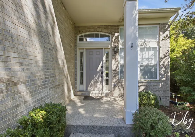 Photo 2 of Single family home for sale at 526 Middlebury Dr, Lake Villa, IL 60046 | MLS# 12736726 | Listing updated on 2026-09-28