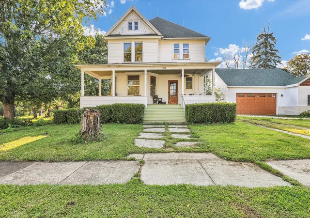 Photo 1 of Single family home for sale at 213 N Hunt St, Melvin, IL 60952 | MLS# 12736746 | Listing updated on 2026-08-27
