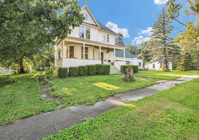 Photo 3 of Single family home for sale at 213 N Hunt St, Melvin, IL 60952 | MLS# 12736746 | Listing updated on 2026-08-27