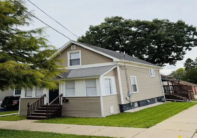 Photo 1 of Single family home for sale at 701 Hamilton Ave, Aurora, IL 60505 | MLS# 12736763 | Listing updated on 2026-10-01