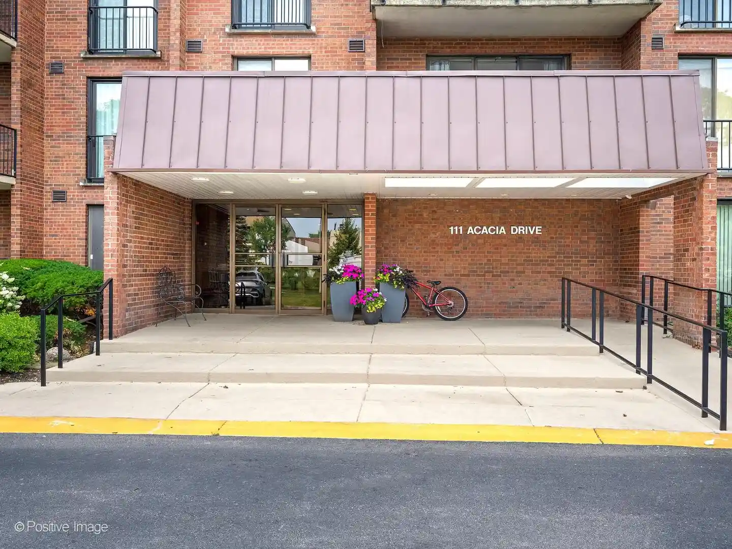 Listing Photo 2 - Condo for sale in 111 Acacia Dr located at 111 Acacia Dr, Indian Head Park, IL 60525 - Unit #315