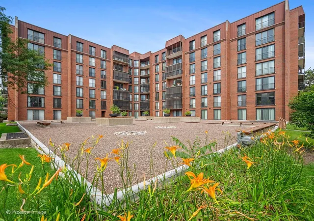 Listing Photo 2 - Condo for sale in building located at 111 Acacia Dr, Indian Head Park, IL 60525 - Unit #315