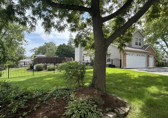 Photo 3 of Single family home for sale at 27961 N Myrtle St, Wauconda, IL 60084 | MLS# 12736777 | Listing updated on 2026-09-21