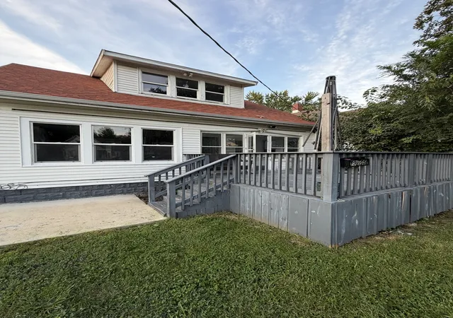 Photo 2 of Single family home for sale at 905 E Virginia Ave, Peoria, IL 61603 | MLS# 12736798 | Listing updated on 2026-09-29