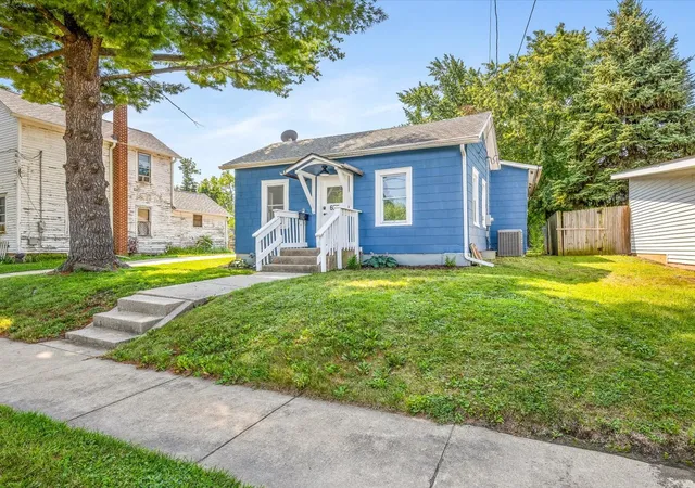 Photo 2 of Single family home for sale at 655 W Clark St, Freeport, IL 61032 | MLS# 12736811 | Listing updated on 2026-09-12