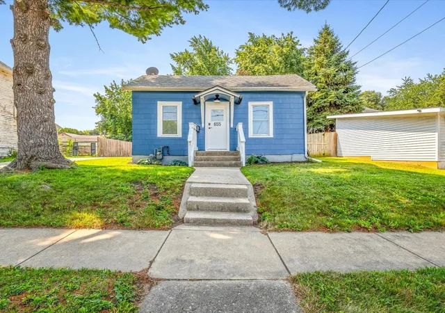 Photo 2 of Single family home for sale at 655 W Clark St, Freeport, IL 61032 | MLS# 12736811 | Listing updated on 2026-09-12