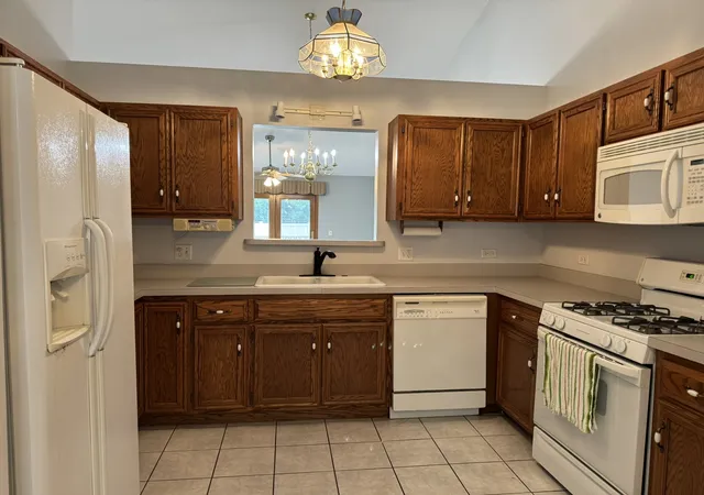 Listing Photo 3 - Condo for sale in building located at 2508 Par Four Ct, Joliet, IL 60436 - Unit #0