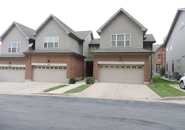 Photo 2 of Townhouse for sale at 1755 Riverwoods Dr, Melrose Park, IL 60160 | MLS# 12736853 | Listing updated on 2026-10-07