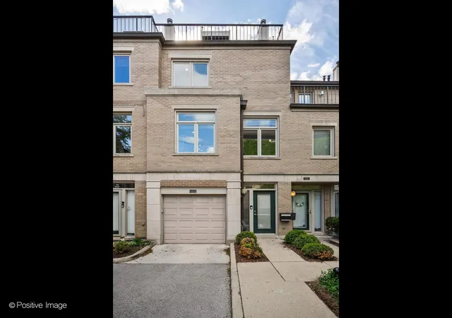Photo 1 of Condo for sale at 2731 N Janssen Ave, Chicago, IL 60614 | MLS# 12736854 | Listing updated on 2026-09-16