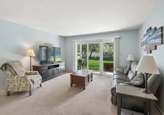 Listing Photo 3 - Condo for sale in building located at 1391 Stratford Dr, Gurnee, IL 60031 - Unit #1391