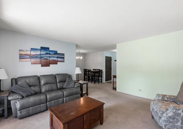 Listing Photo 5 - Condo for sale in building located at 1391 Stratford Dr, Gurnee, IL 60031 - Unit #1391