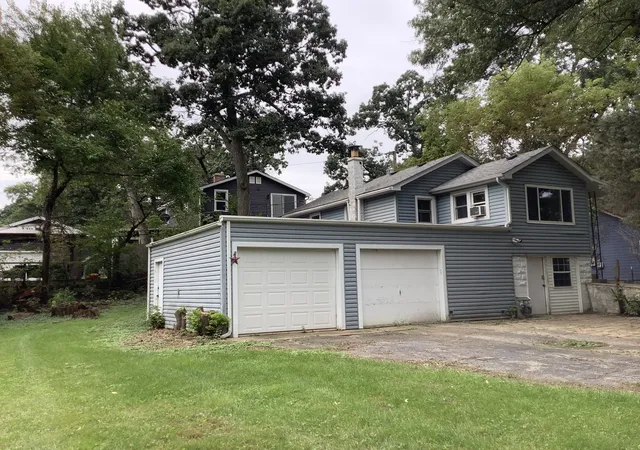Photo 2 of Single family home for sale at 28575 W Valley Rd, Ingleside, IL 60041 | MLS# 12736962 | Listing updated on 2026-09-30