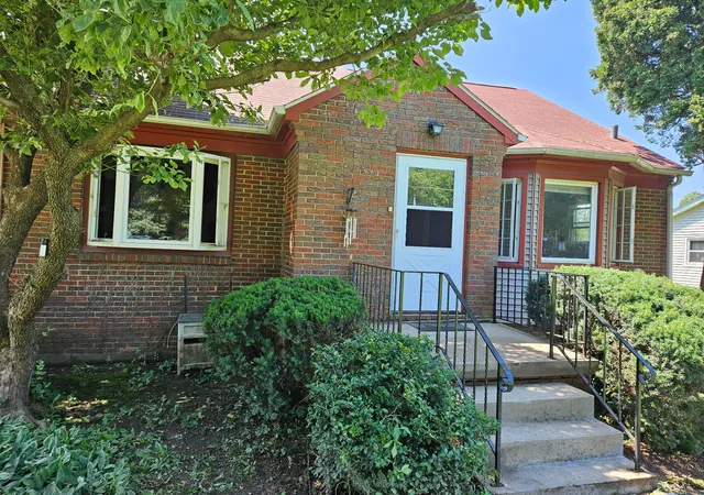 Photo 1 of Single family home for sale at 1517 W Kimberly Rd, Davenport, IA 52806 | MLS# 12736963 | Listing updated on 2026-10-22