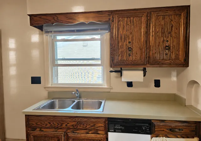 Photo 3 of Single family home for sale at 1517 W Kimberly Rd, Davenport, IA 52806 | MLS# 12736963 | Listing updated on 2026-10-22