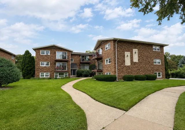 Photo 1 of Condo for sale at 5629 6th Avenue #1B, Countryside, IL 60525 | MLS# 12737042 | Listing updated on 2026-09-19