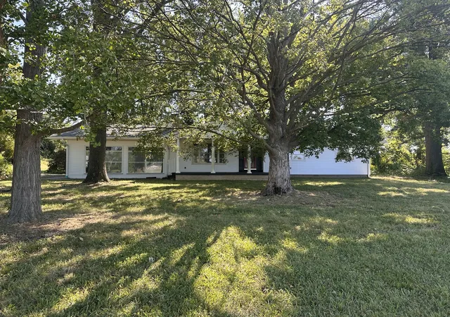Photo 2 of Single family home for sale at 380 Golf Crse Rd, Eldorado, IL 62930 | MLS# 12737060 | Listing updated on 2026-10-21