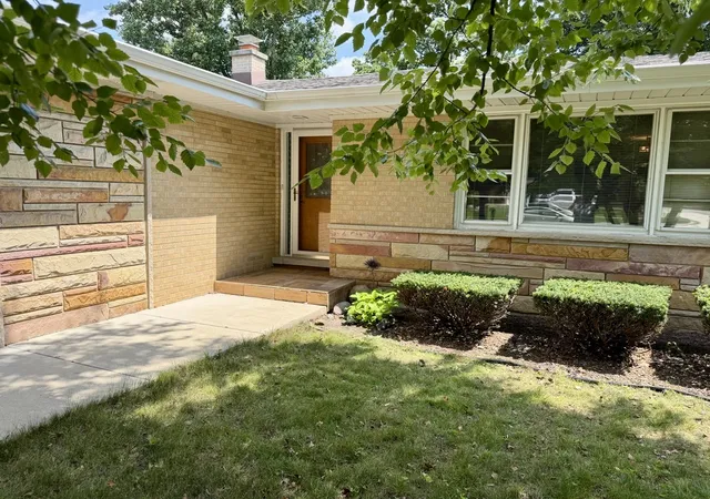 Photo 3 of Single family home for sale at 115 S Cedar Ave, Wood Dale, IL 60191 | MLS# 12737073 | Listing updated on 2026-09-24