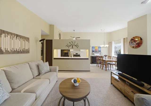Listing Photo 4 - Condo for sale in building located at 1 W Stonebridge Ct, Palos Hills, IL 60465 - Unit #1C