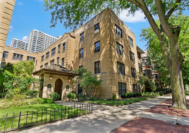 Photo 2 of Condo for sale at 714 W Buena St #B, Chicago, IL 60613 | MLS# 12737196 | Listing updated on 2026-09-15