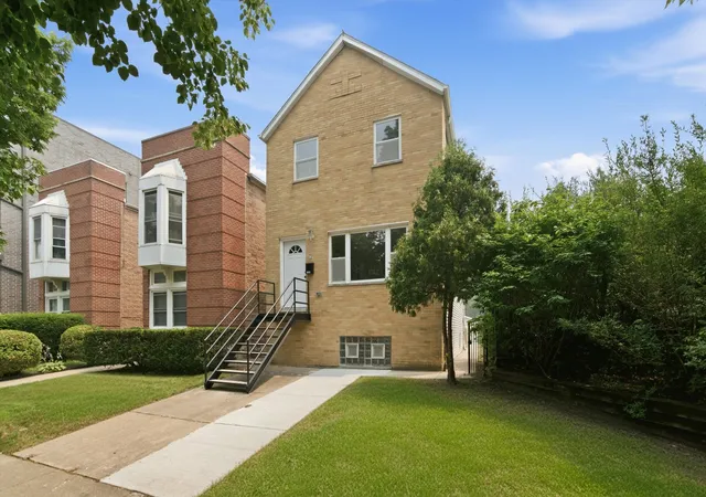 Photo 3 of Single family home for sale at 3343 S Michigan Ave, Chicago, IL 60616 | MLS# 12737244 | Listing updated on 2026-09-15