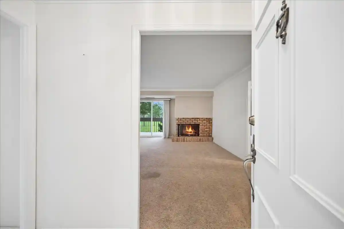Listing Photo 2 - Condo for sale in 3851 Mission Hls Rd located at 3851 Mission Hls Rd, Northbrook, IL 60062 - Unit #109
